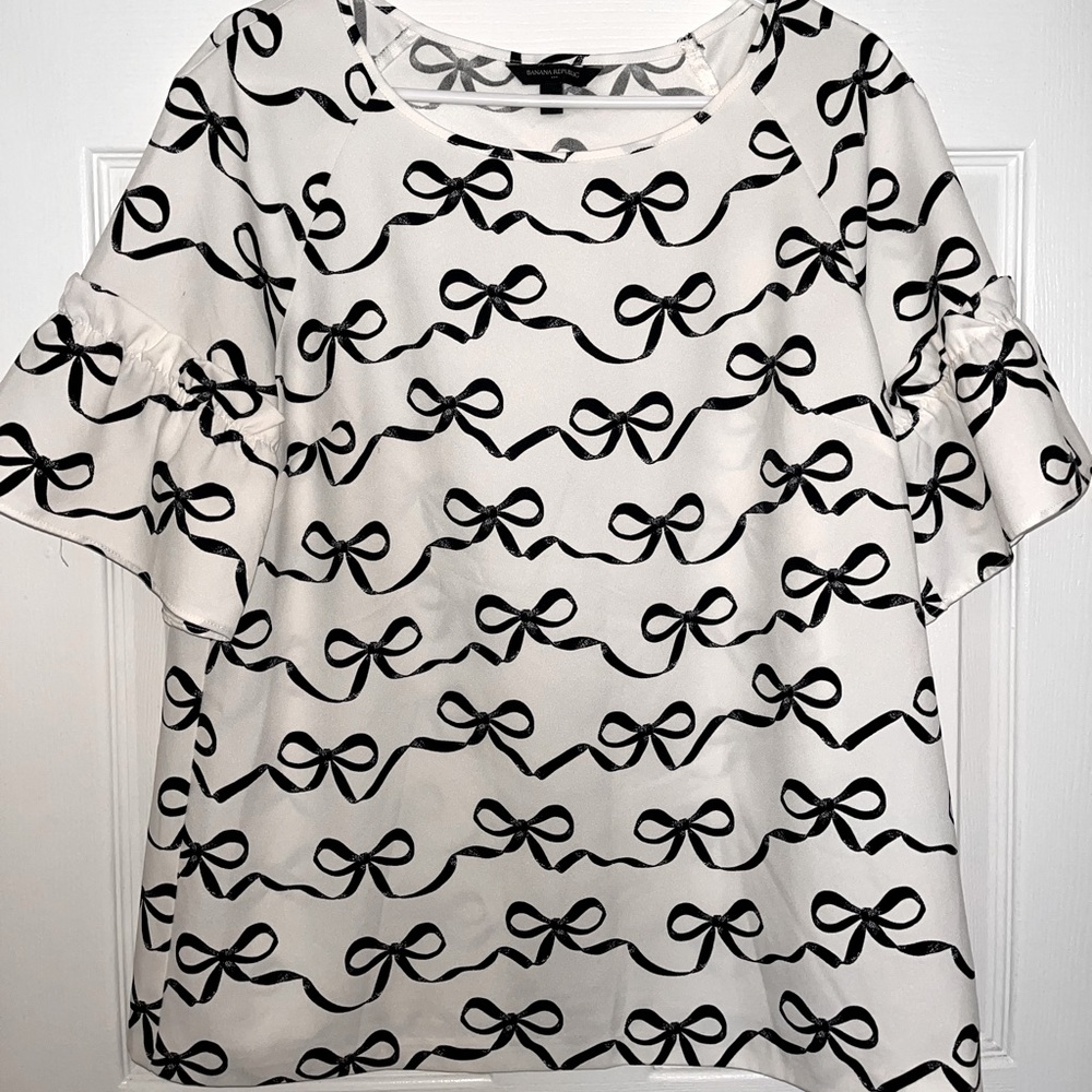 Banana republic Factory black and white bow blouse. Size Large.